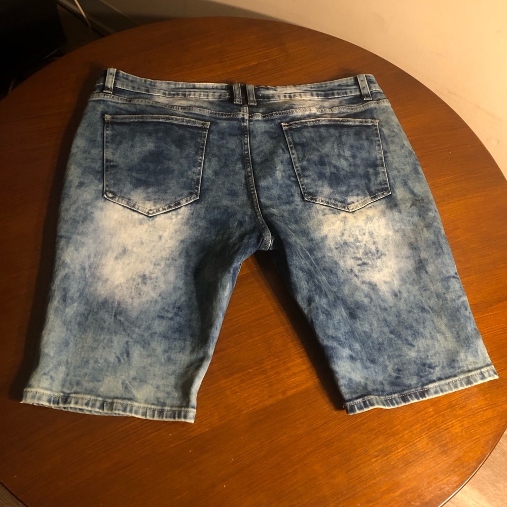 Fashion Nova Leopard Distressed Denim Short - Vintage Blue Wash Size 42 - Picture 4 of 7